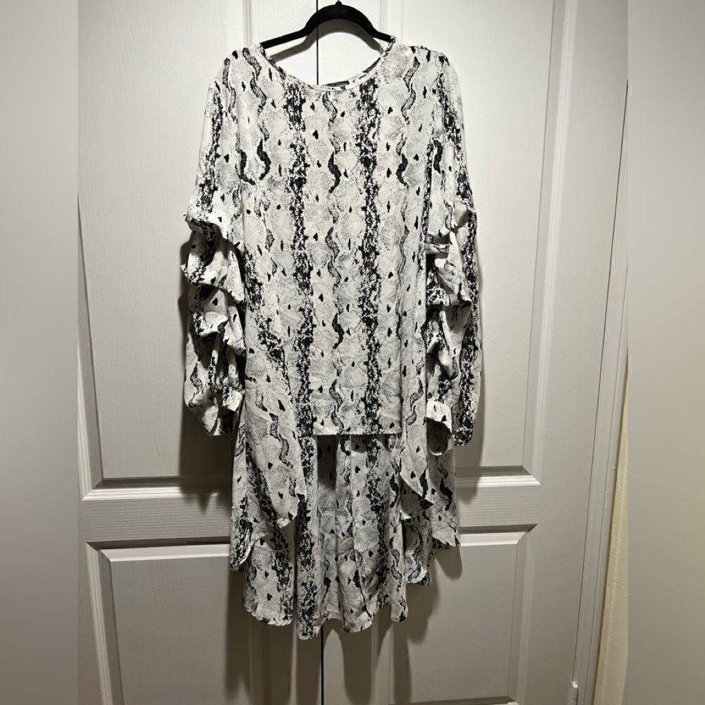 P..LUCA MILANO HI LOW ANIMAL PRINT TOP